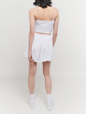 UNFOLLOWED x ABOUT YOU Regular Панталон 'SUMMER' в бяло: отзад