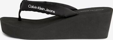 Calvin Klein Jeans - Sandalias de dedo en negro: frente