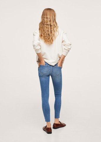 MANGO Skinny Jeansy 'Isa' w kolorze niebieski