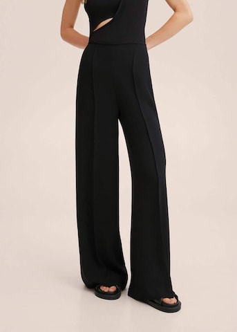 Wide leg Pantaloni cu dungă 'Justo' de la MANGO pe negru: față