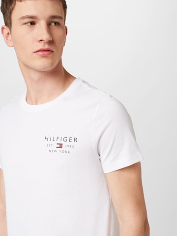 TOMMY HILFIGER T-Shirt in Weiß