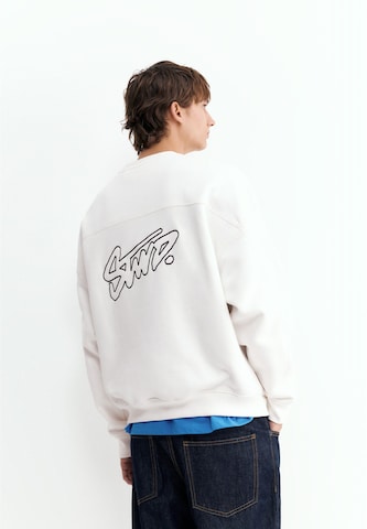 Pull&BearSweater majica 'STWD' - bijela boja: prednji dio