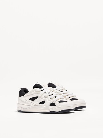 Baskets basses Bershka en blanc