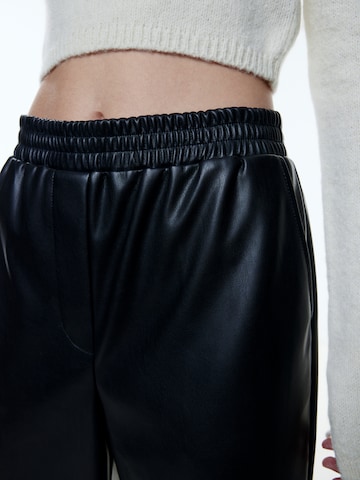 EDITED Szeroka nogawka Spodnie 'Floriane' w kolorze czarny