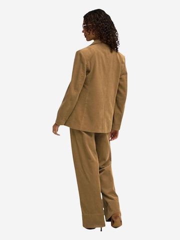 Blazer 'JDYSHIRAZ L/S BLAZER PNT 15382998' di JDY in beige