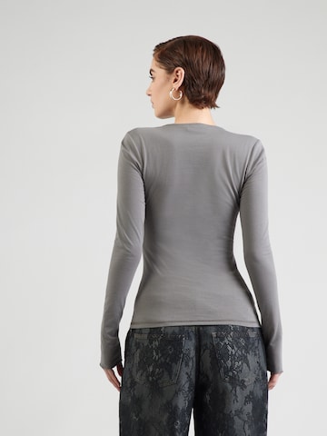 Tricou 'Louise' de la WEEKDAY pe gri