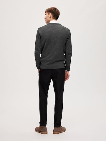 SELECTED HOMME Pullover in Grau