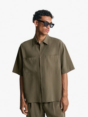 Bershka Comfort fit Button Up Shirt in Green: front