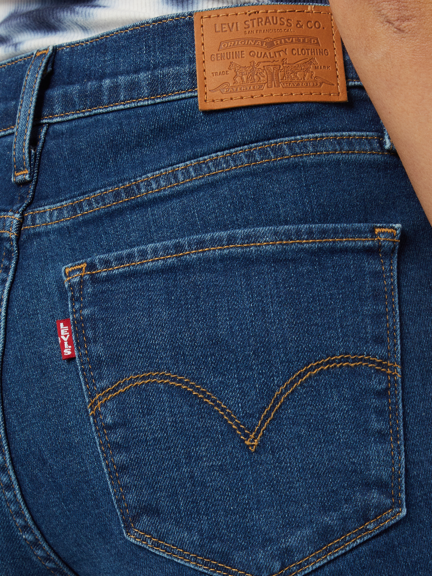 LEVIS Jeans 724™ HIGH RISE STRAIGHT in Blau LEVIS Jeans 724™ HIGH RISE STRAIGHT in Blau