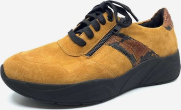 SOLIDUS Athletic Lace-Up Shoes in Yellow: front