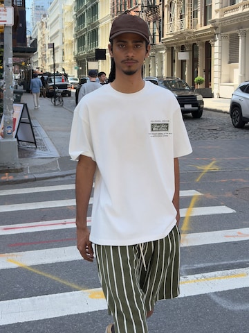 T-Shirt Bershka en blanc
