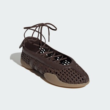 Ballerina 'Taekwondo Mei' di ADIDAS ORIGINALS in marrone