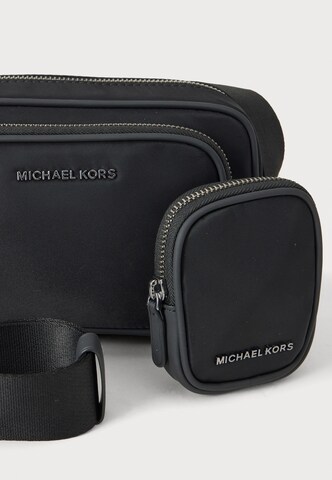 melns Michael Kors Soma kamerai
