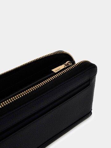 GUESS Wallet 'Yesba' in Black