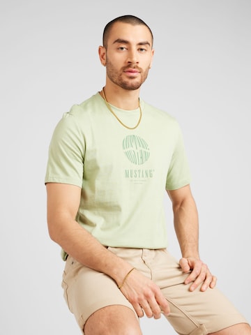 MUSTANG Μπλουζάκι 'Austin' σε πράσινο