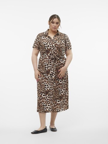 Robe-chemise 'EASY' Vero Moda Curve en marron