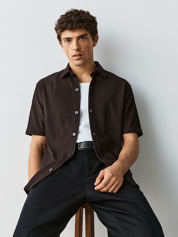 Next - Regular Fit Camisa em castanho