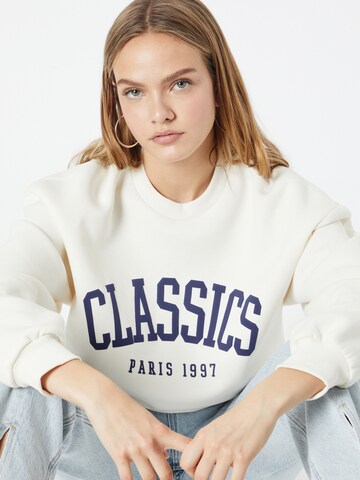 Gina Tricot Sweatshirt 'Riley' in Beige