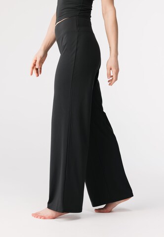 Wide leg Pantaloni sportivi 'Jada' di Girlfriend Collective in nero