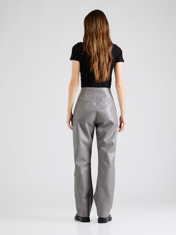 Gina Tricot Regular Панталон в сиво