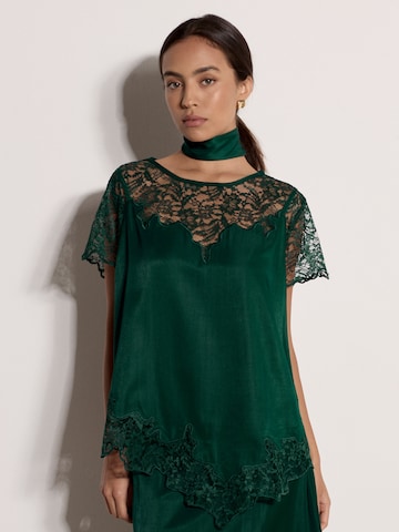 Apricot Blouse ' Satin-Top ' in Groen: voorkant