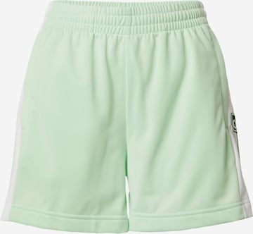 Regular Pantalon ADIDAS ORIGINALS en vert : devant