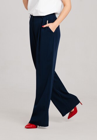 KALITE look Flared Pleat-Front Pants in Blue