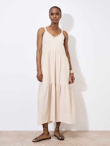 Robe ' ' Apricot en beige : devant