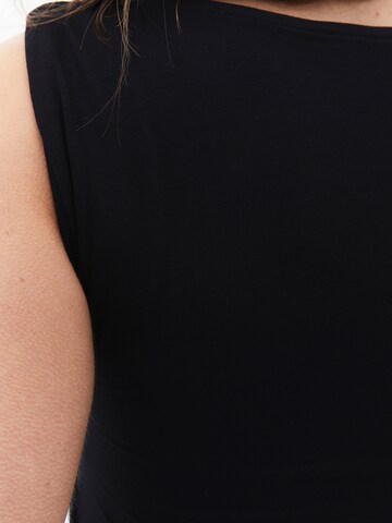 OXXO T-Shirt in Schwarz