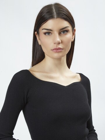 Influencer - Jersey en negro