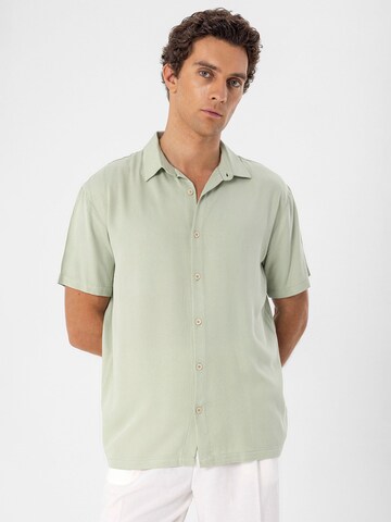 Regular fit Camicia di Antioch in verde: frontale