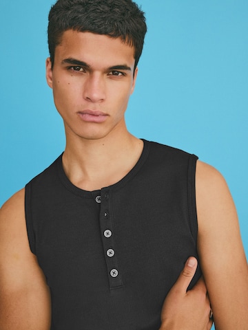 Bershka Shirt in Schwarz