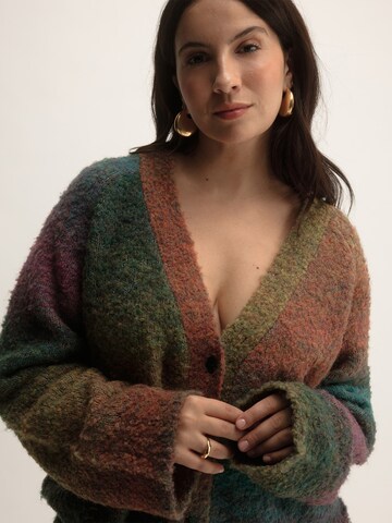 Cardigan KAVAZI en mélange de couleurs