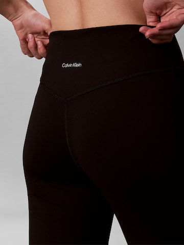évasé Pantalon Calvin Klein Sport en noir