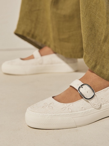 NextBalerinke - bijela boja