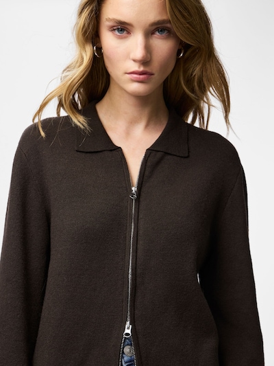 PIECES Cardigan 'PCRaja' en brun foncé, Vue avec produit