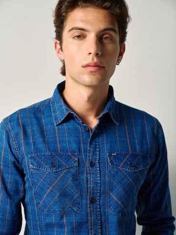 KOROSHI - Ajuste regular Camisa en azul