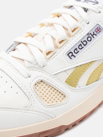 Reebok Rövid szárú sportcipők 'DEFIANCE 88' - fehér