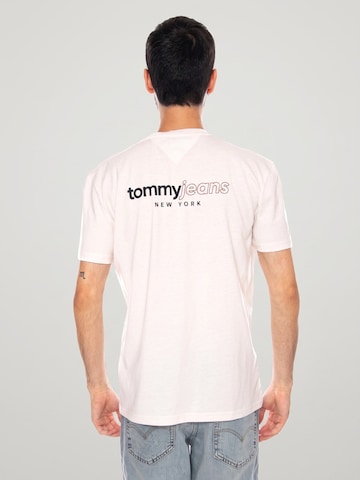 Maglietta 'TJM REG DNA GRPHC SS T EXT ANCIENT WHITE' di TOMMY HILFIGER in bianco
