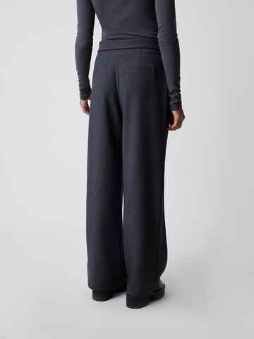 Wide Leg Pantalon à pince 'Lucca' LeGer by Lena Gercke en gris