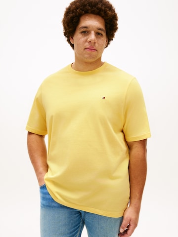 T-Shirt 'ESS SEASONAL' Tommy Hilfiger Big & Tall en jaune : devant