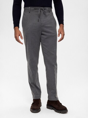 Coupe slim Pantalon Antioch en gris : devant