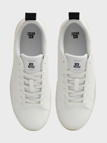 Baskets basses 'S-CLEVER' DIESEL en blanc