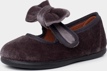Pisamonas - Bailarina en gris: frente