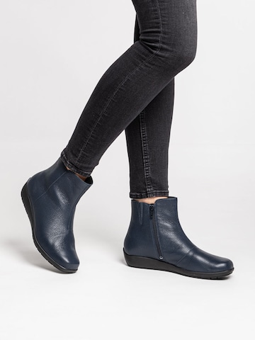 VITAFORM Booties in Blue: front