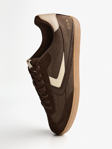 Baskets basses Bershka en marron
