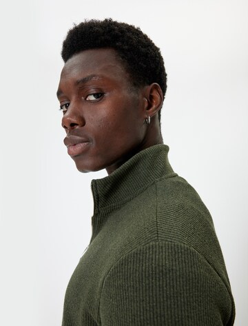 Koton Sweatshirt in Grün: Vorderseite