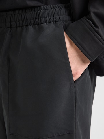 Calvin Klein Ohlapna forma Hlače | črna barva