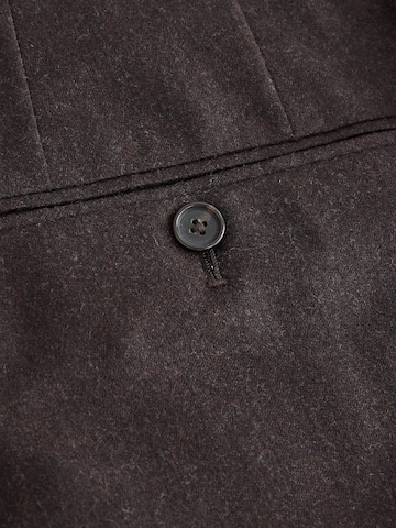 Slimfit Pantaloni con piega frontale di Next in marrone