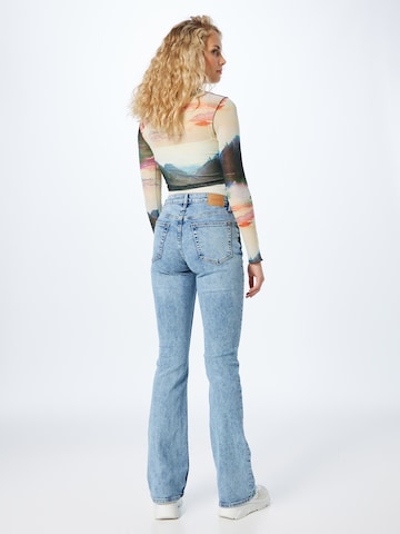 WEEKDAY Flared Jeans 'Flame' in Blau